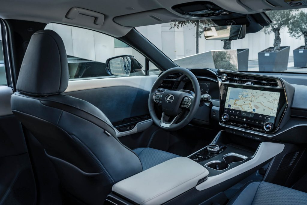 interieur voiture lexus